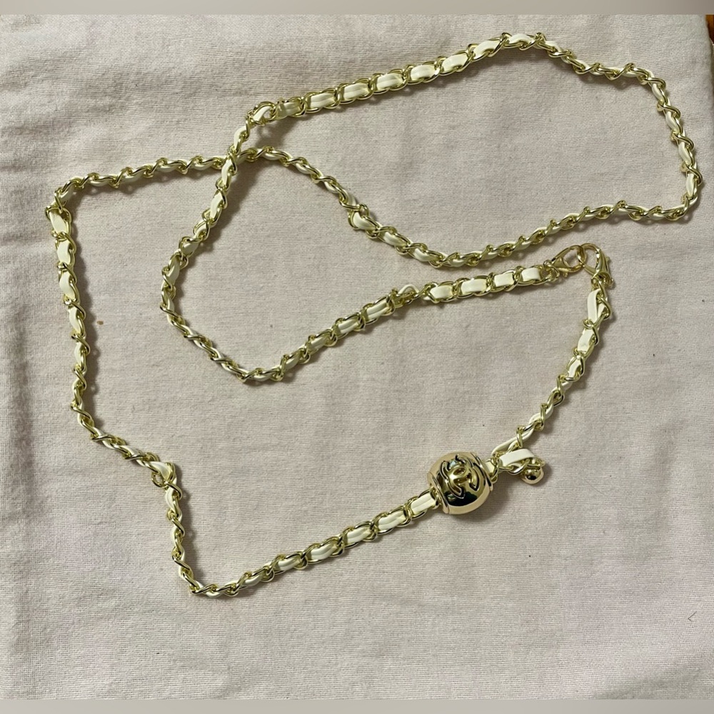 CHANEL V Clutch / Wallet on Chain - Picture 13 of 14